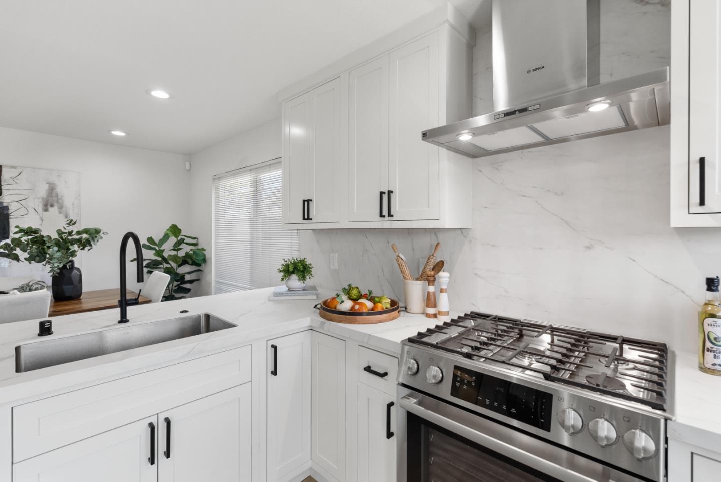 4546 Jonquil DR