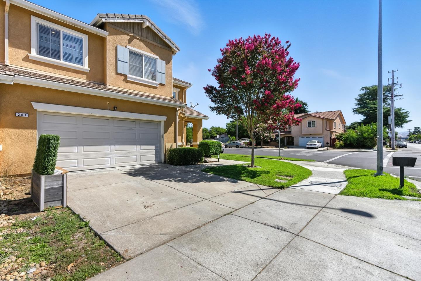 201 Ronan Avenue