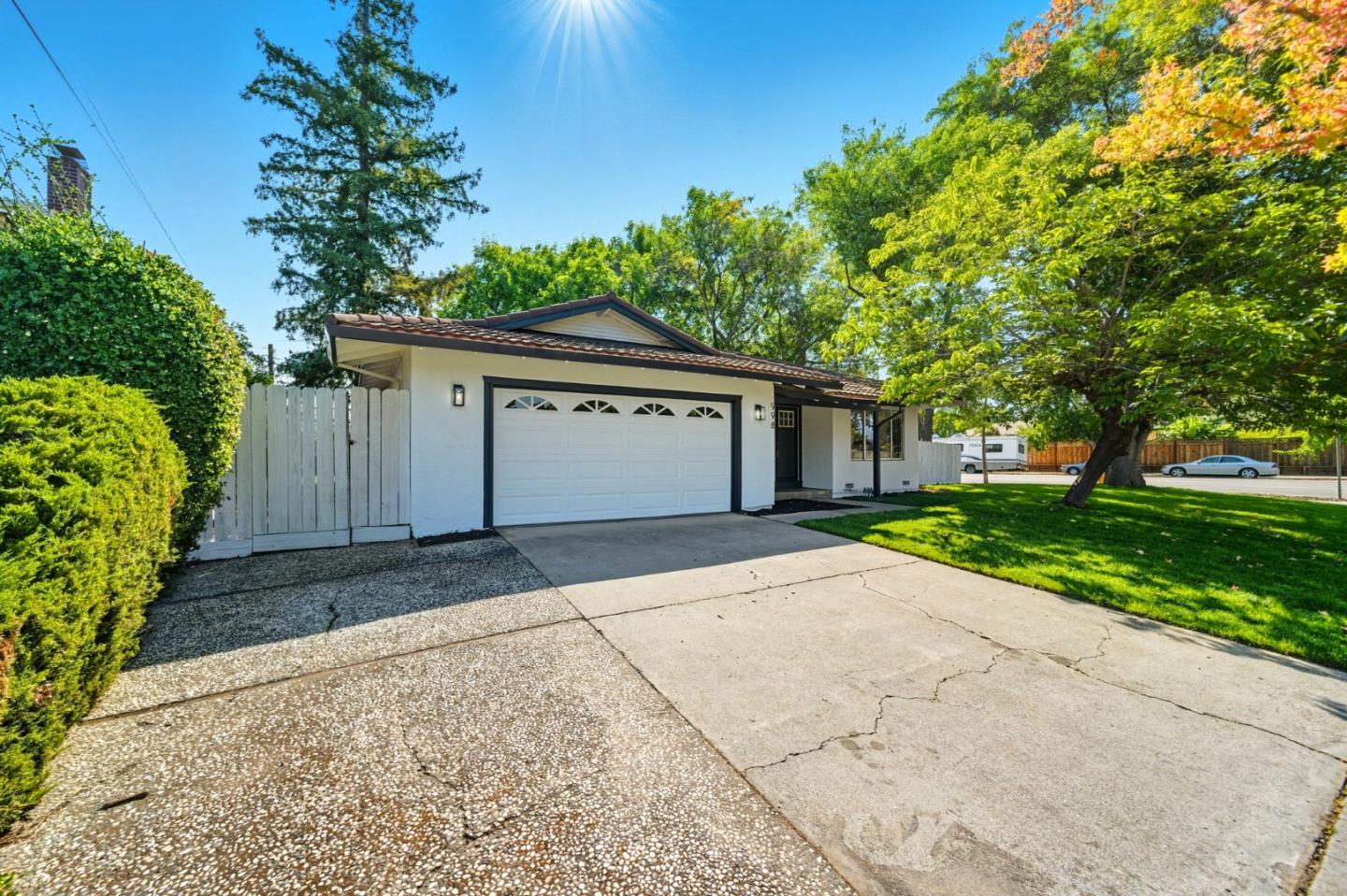 998 Cera Drive