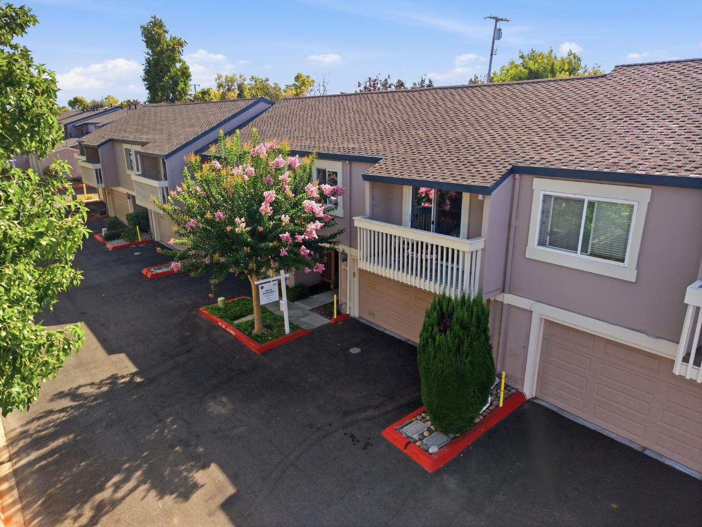 1327 Merrivale West SQ