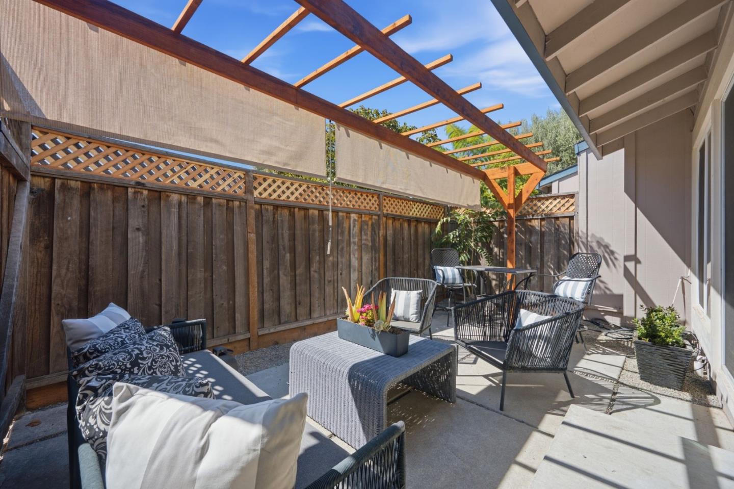 1327 Merrivale West SQ
