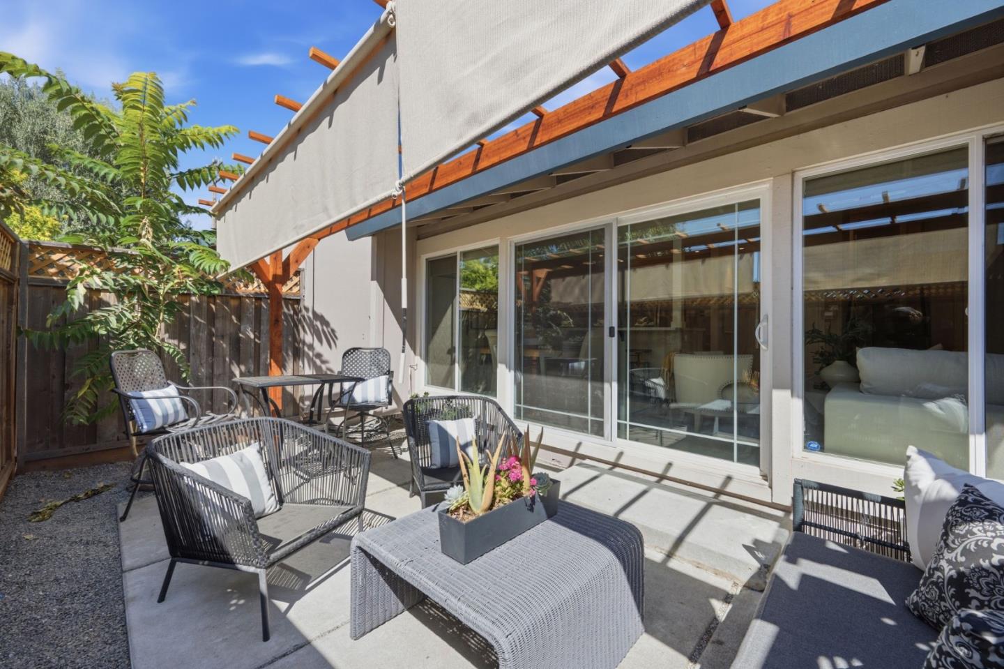 1327 Merrivale West SQ