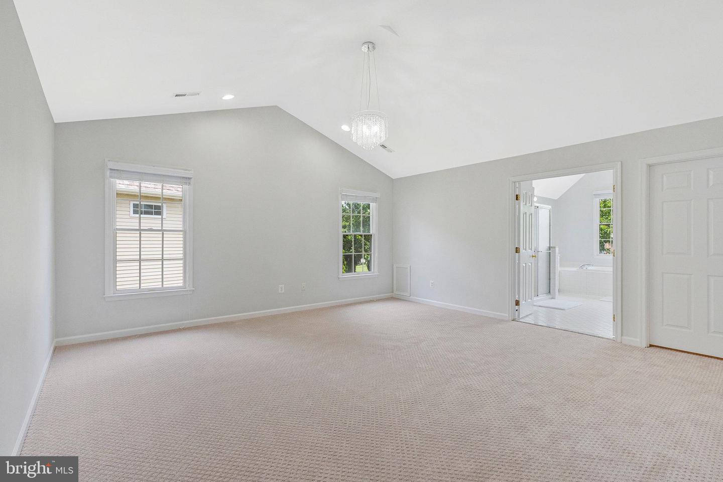 10857 Hunter Gate Way