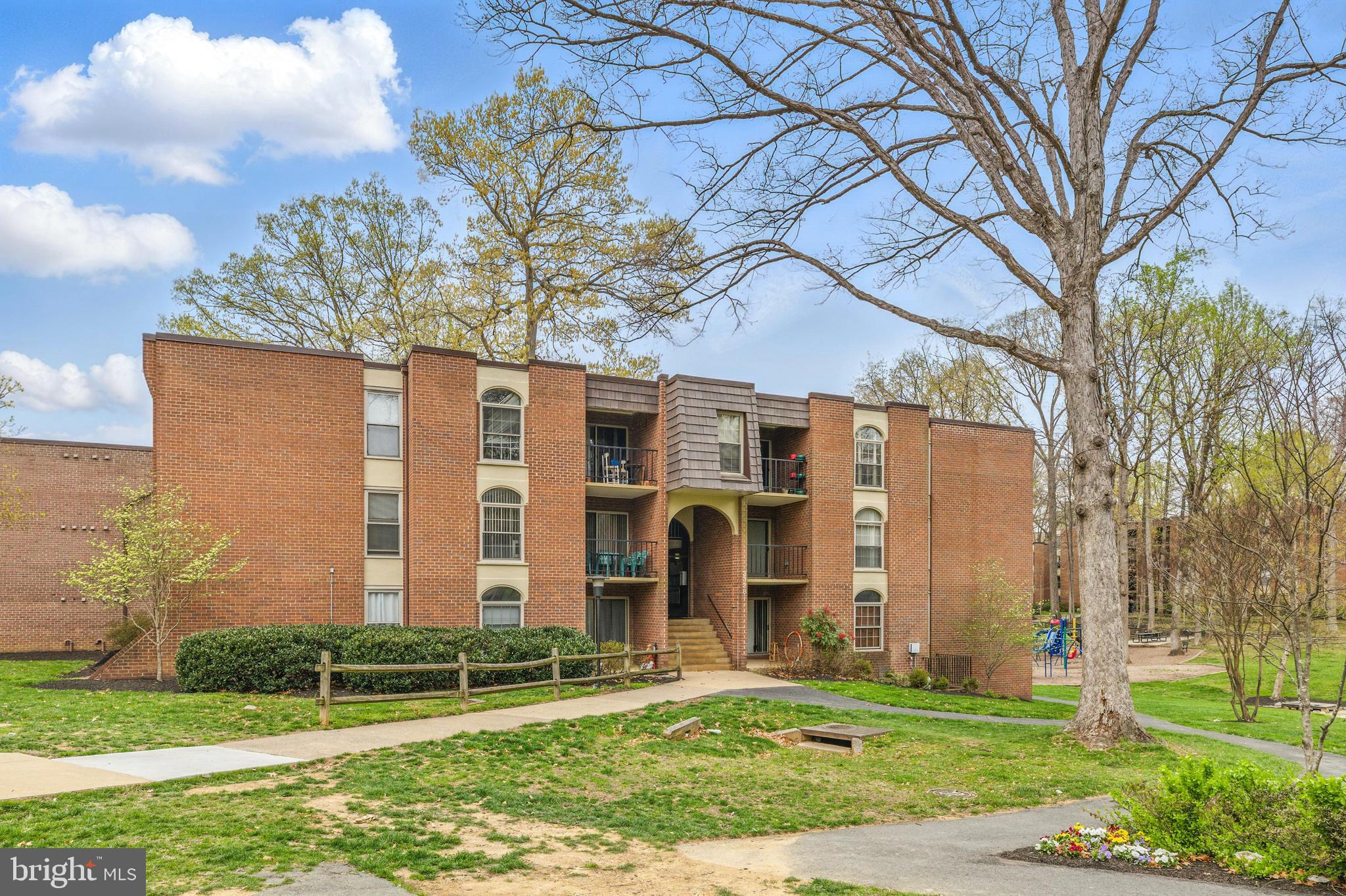 3328 Woodburn Village Dr #23