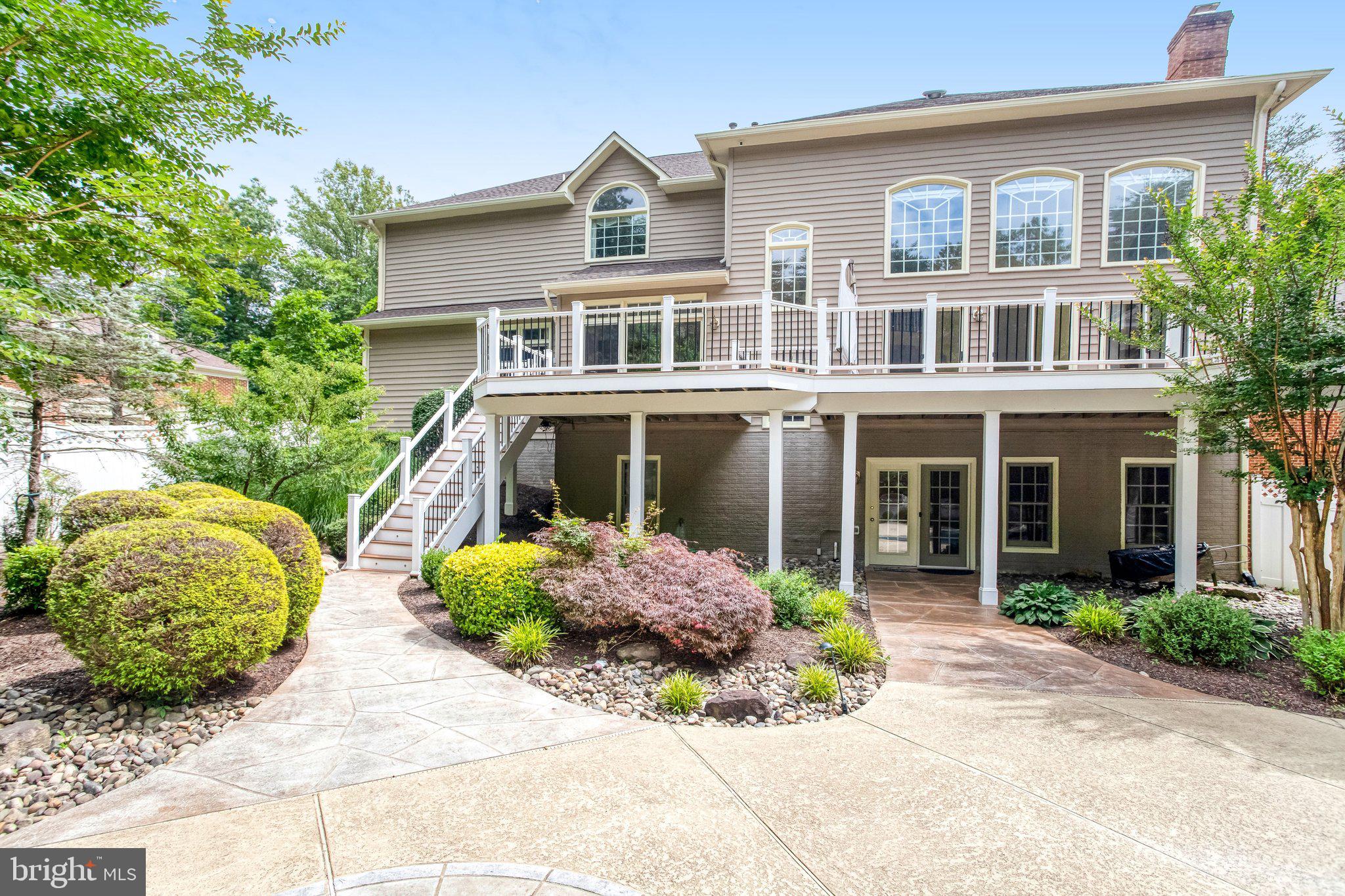 8261 ROSELAND DRIVE
