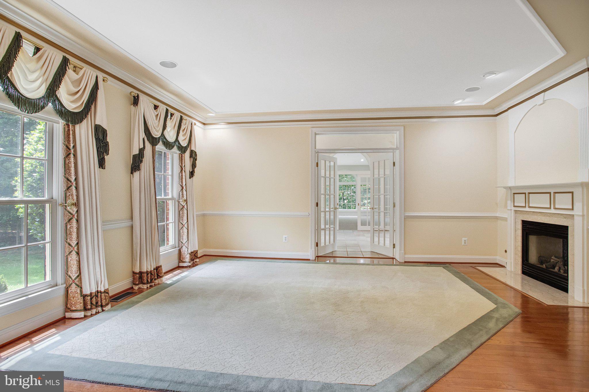 8261 ROSELAND DRIVE