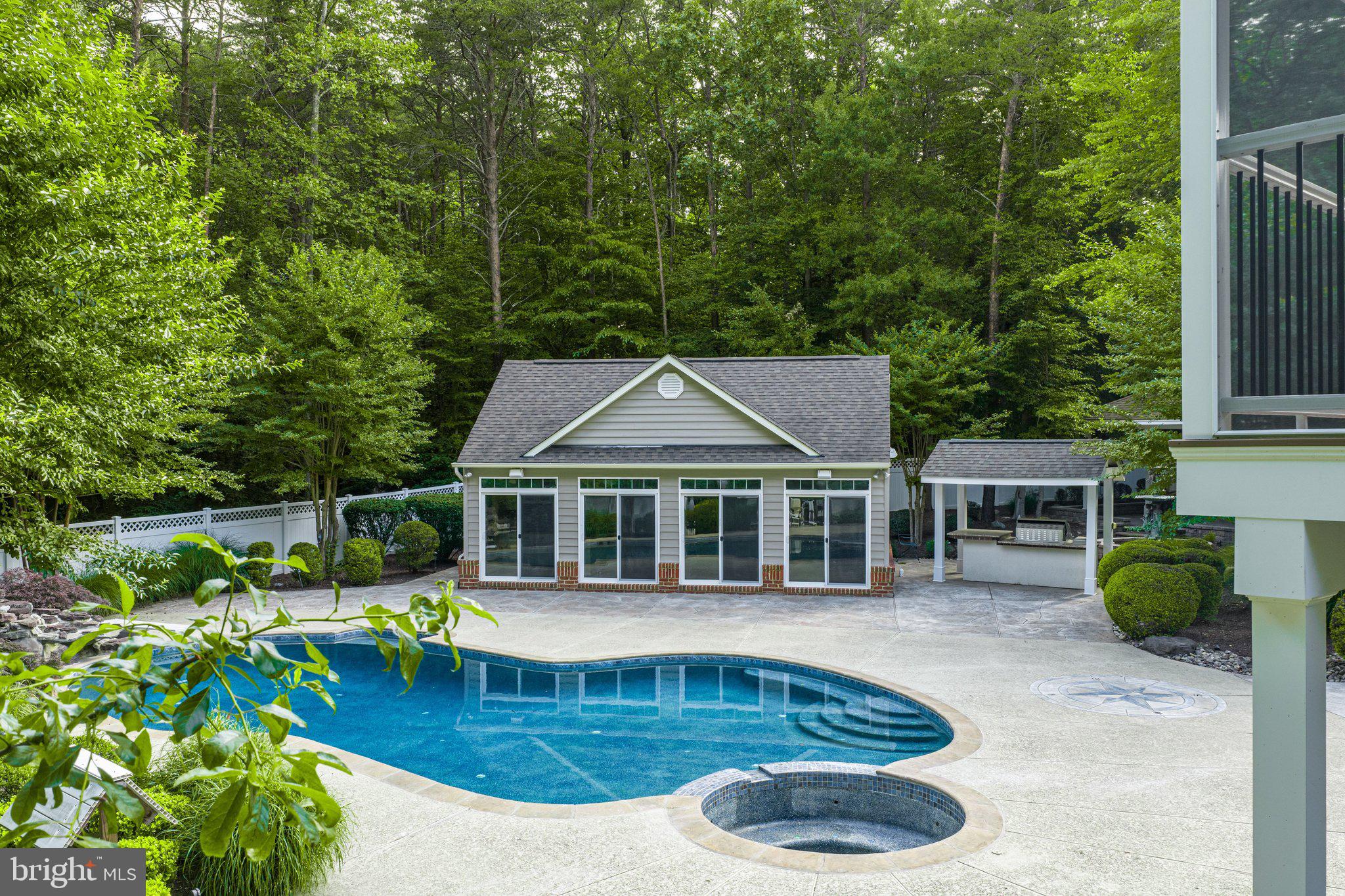8261 ROSELAND DRIVE