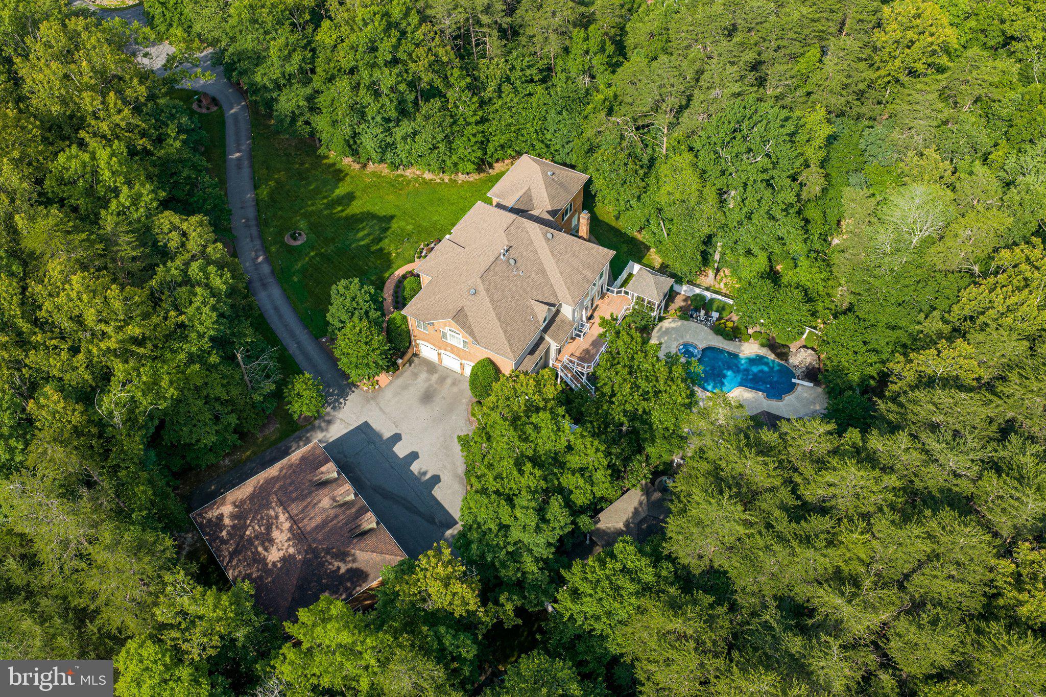 8261 ROSELAND DRIVE