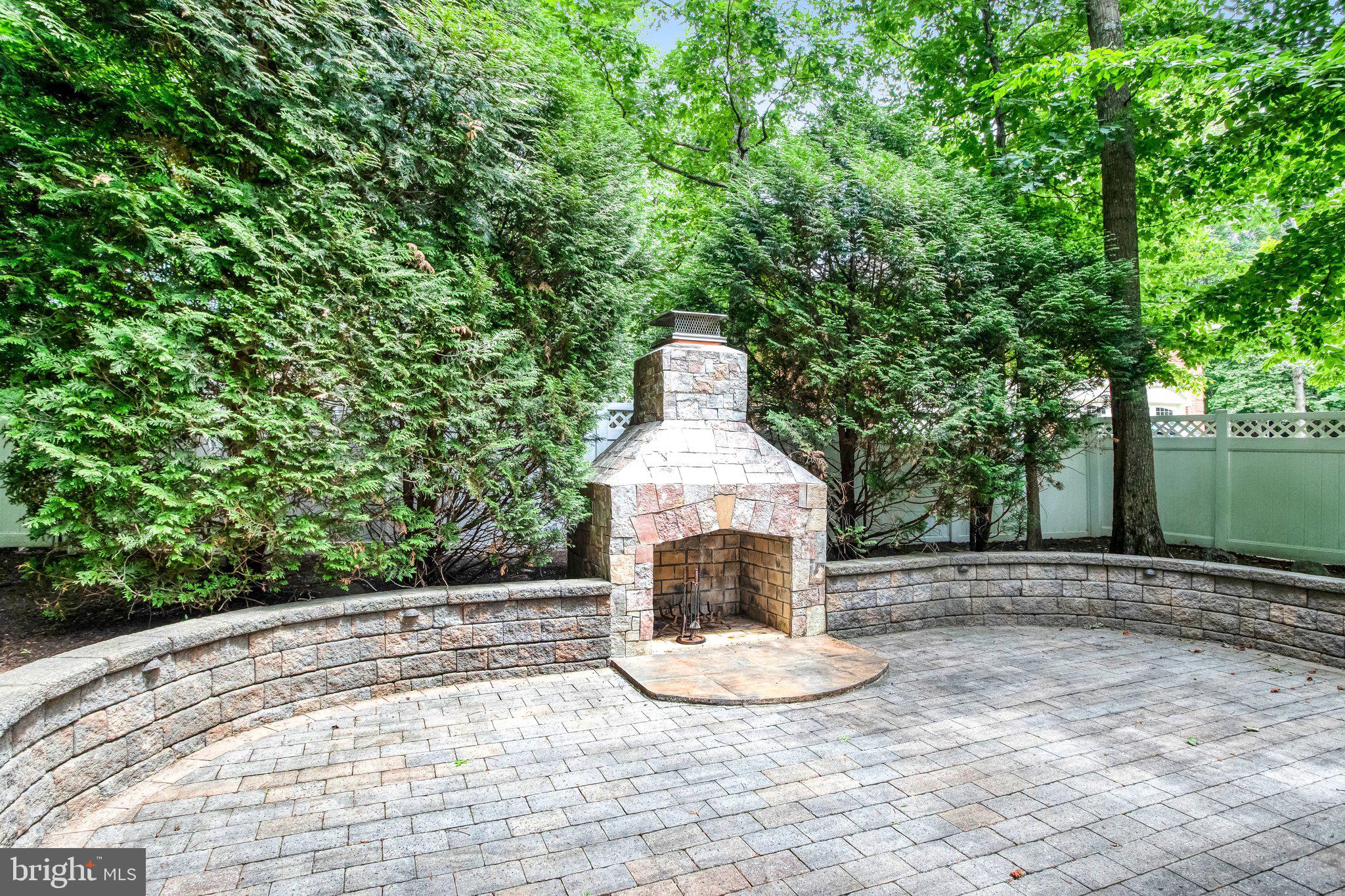 8261 ROSELAND DRIVE