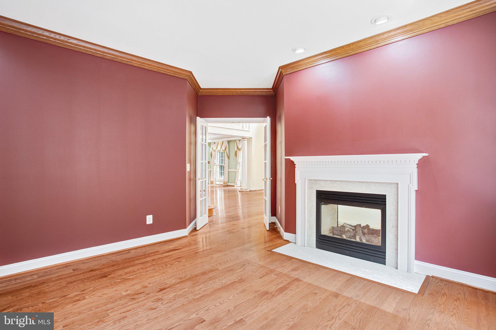 8261 ROSELAND DRIVE