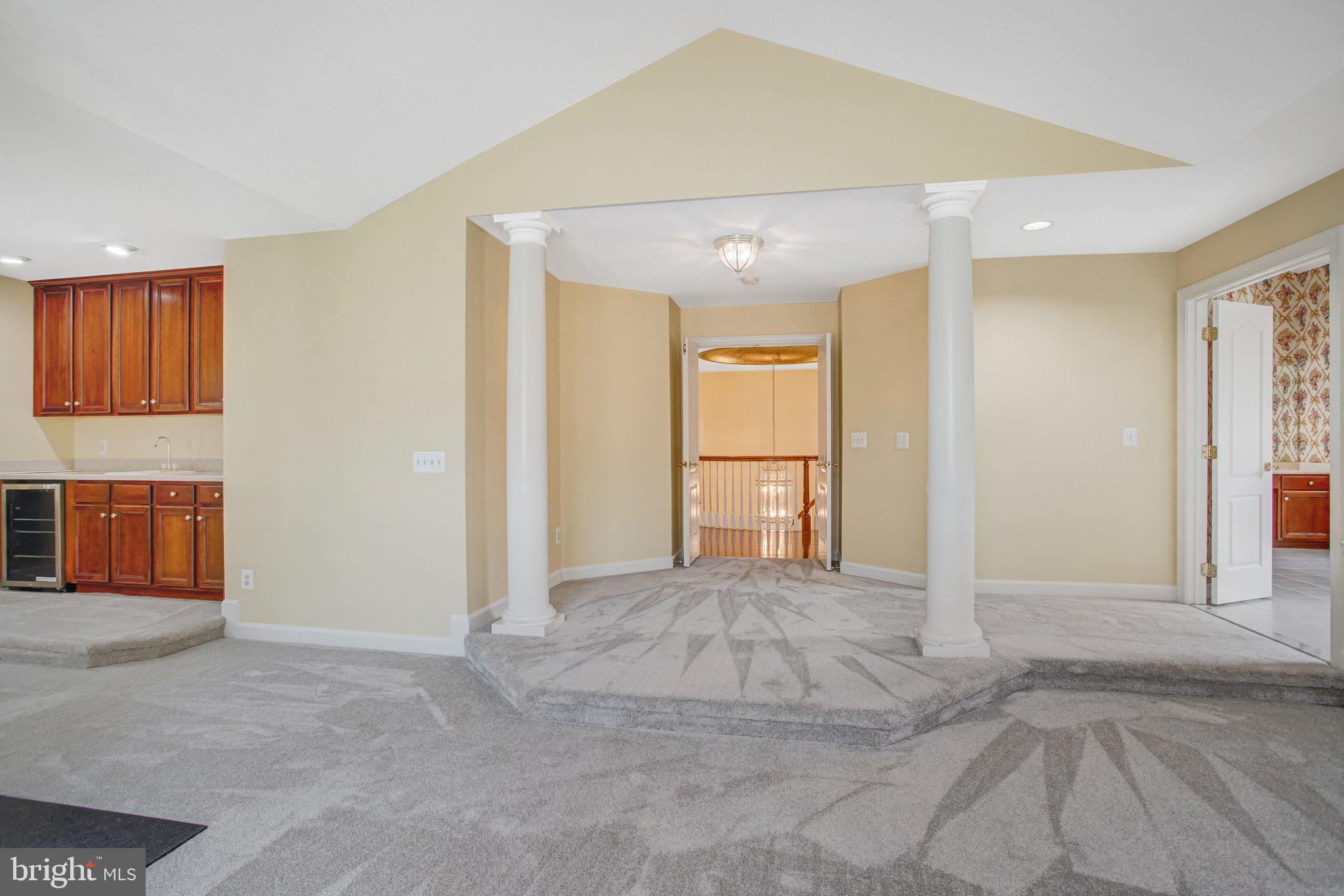 8261 ROSELAND DRIVE
