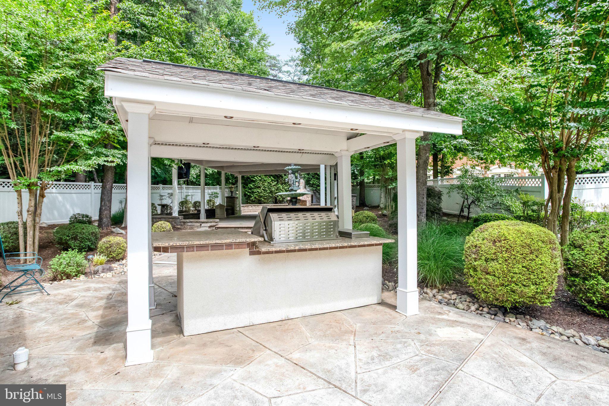 8261 ROSELAND DRIVE
