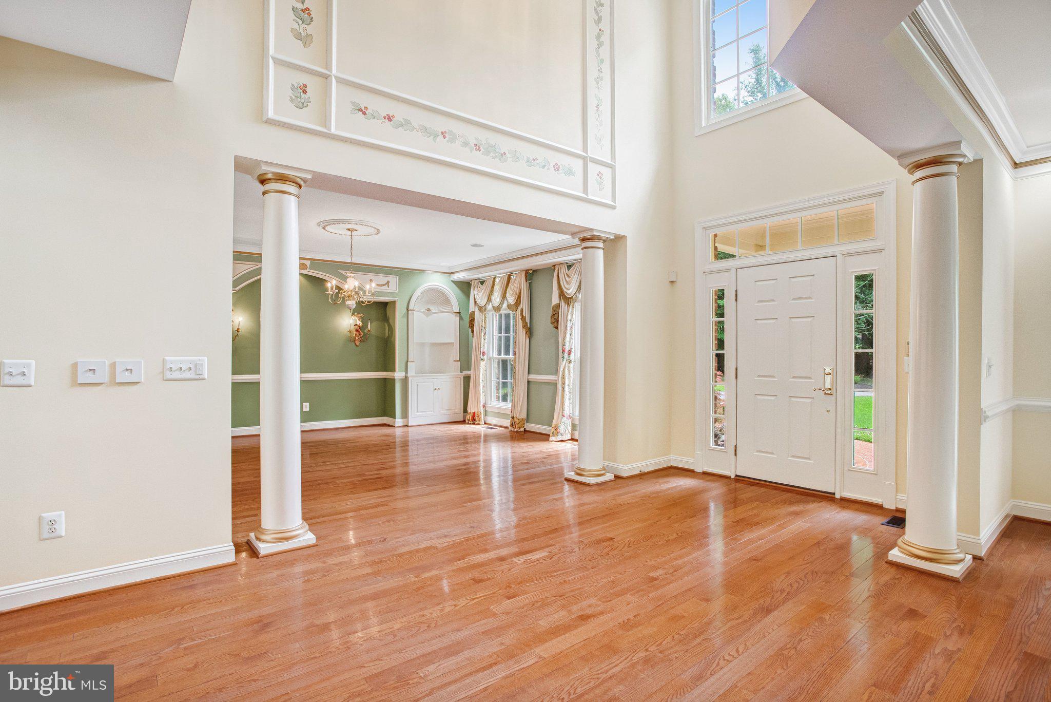8261 ROSELAND DRIVE