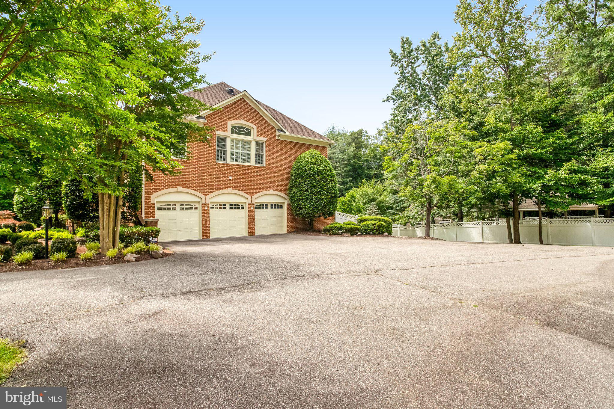 8261 ROSELAND DRIVE