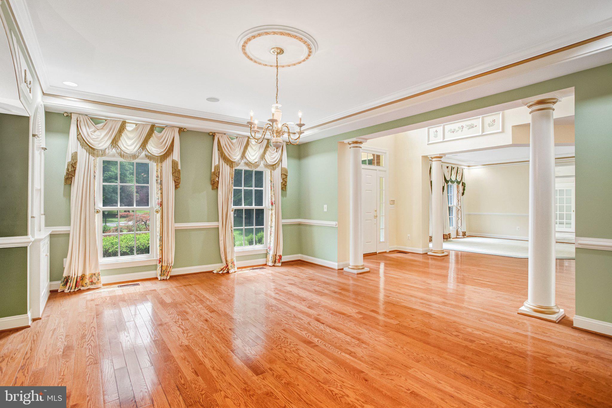 8261 ROSELAND DRIVE