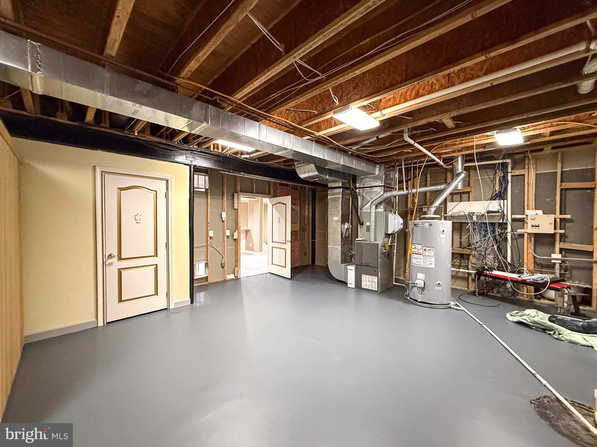 8261 ROSELAND DRIVE