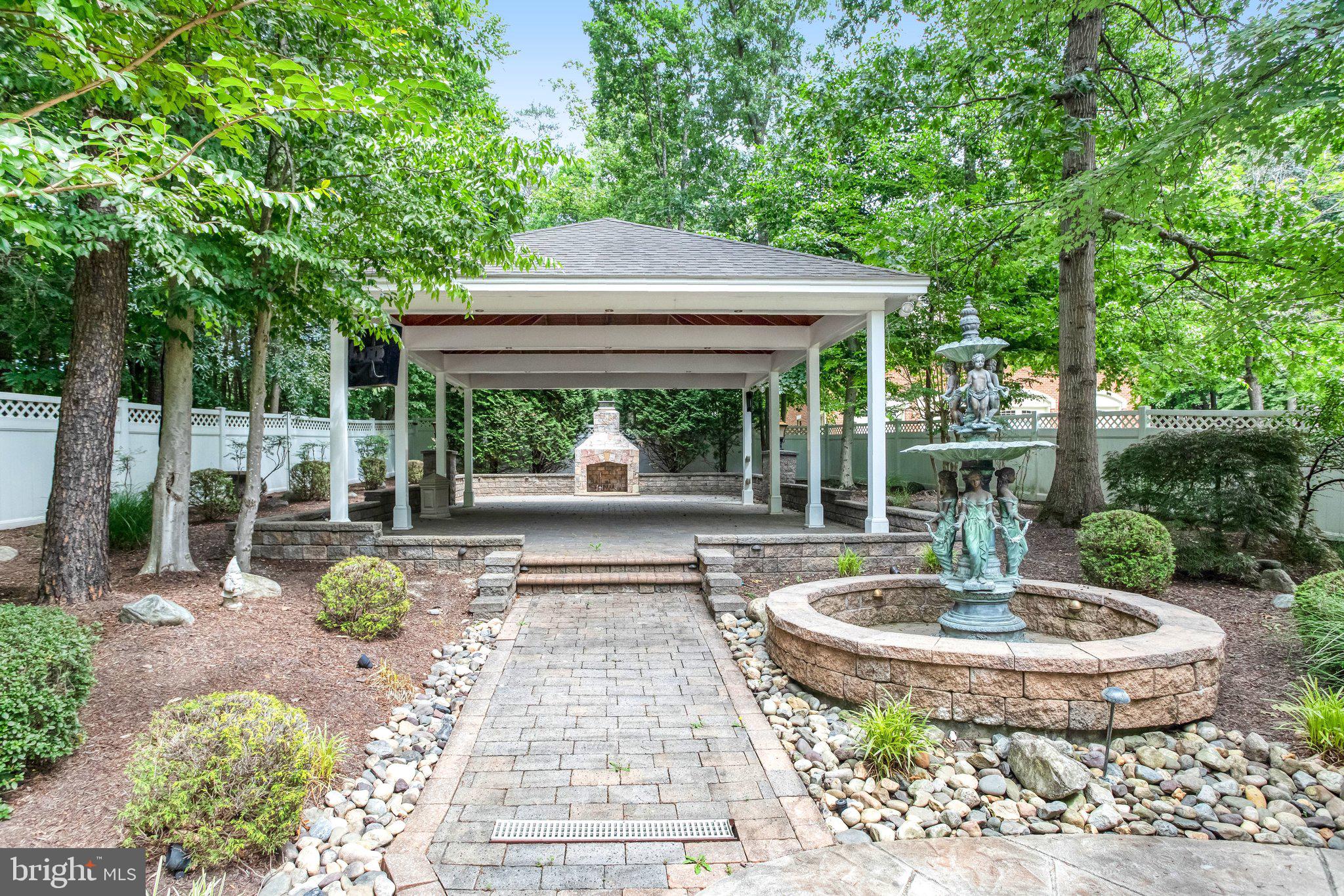 8261 ROSELAND DRIVE