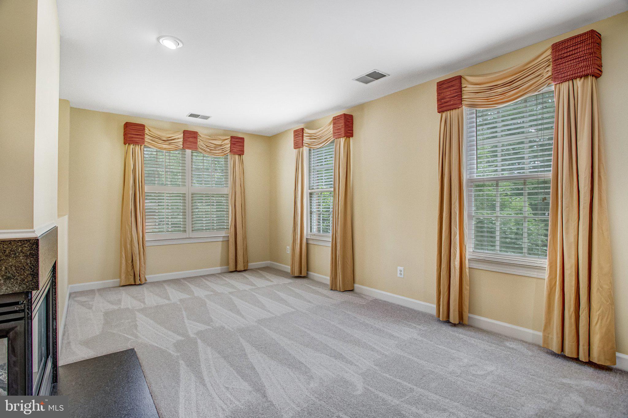 8261 ROSELAND DRIVE
