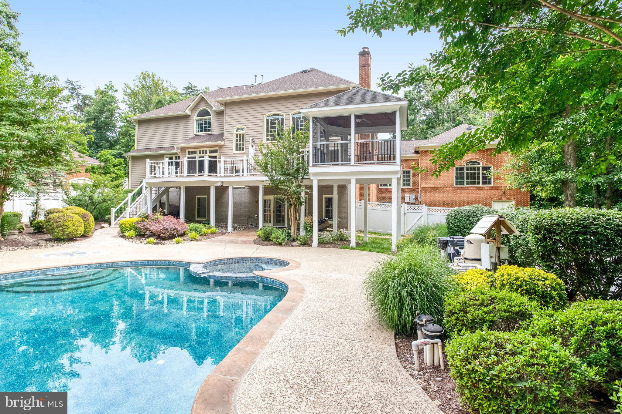 8261 ROSELAND DRIVE