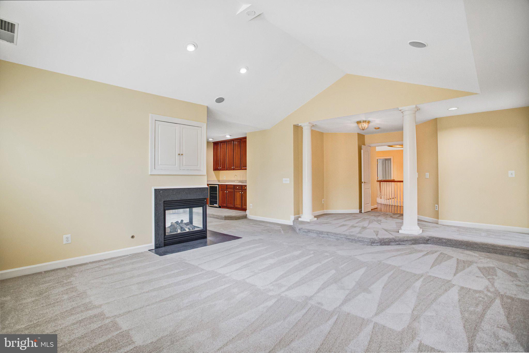 8261 ROSELAND DRIVE
