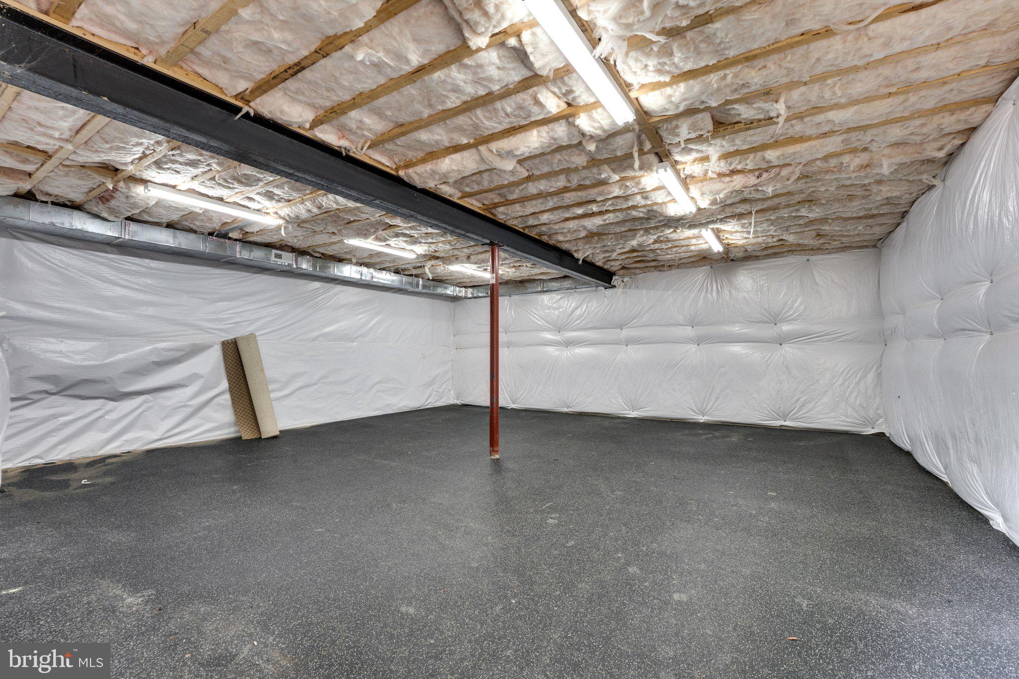 8261 ROSELAND DRIVE