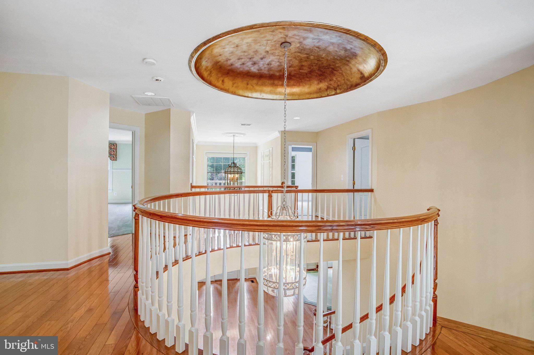 8261 ROSELAND DRIVE