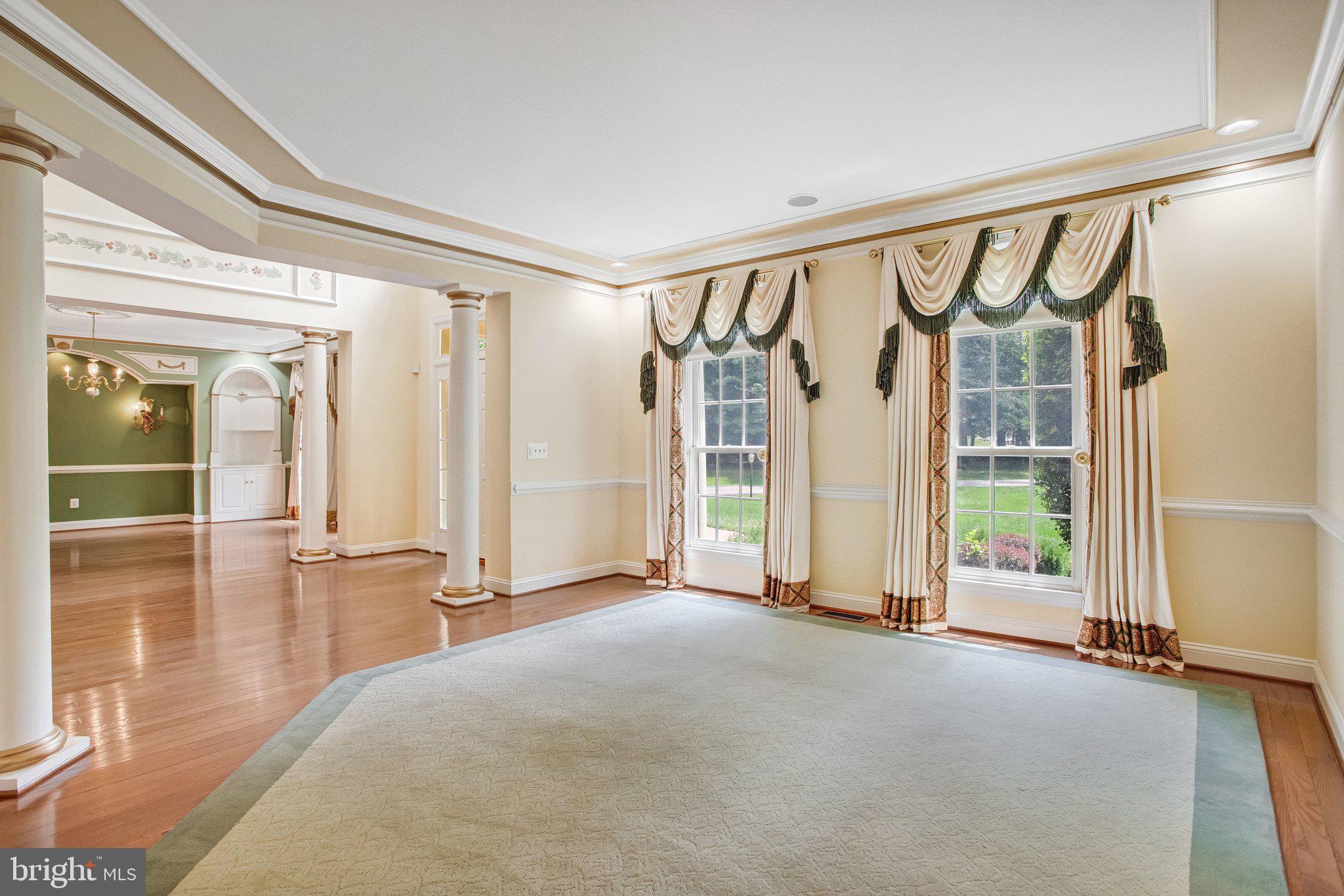 8261 ROSELAND DRIVE