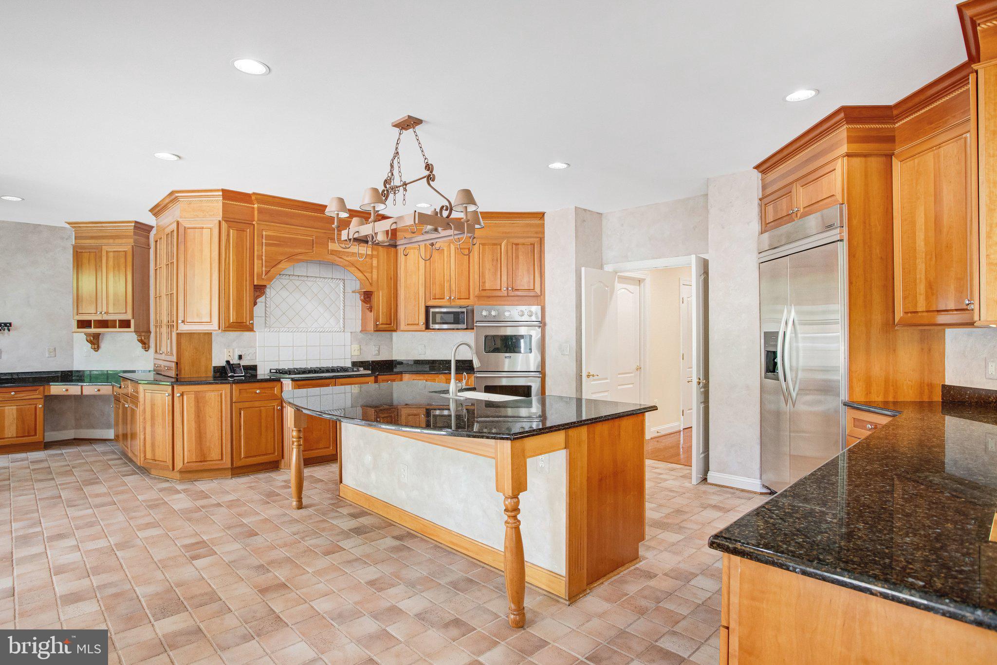8261 ROSELAND DRIVE