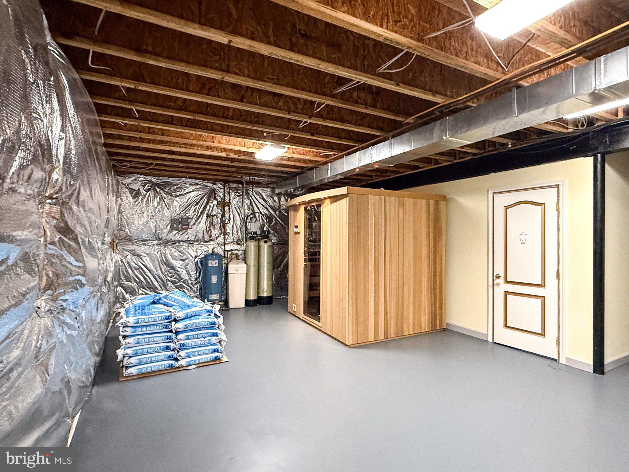 8261 ROSELAND DRIVE