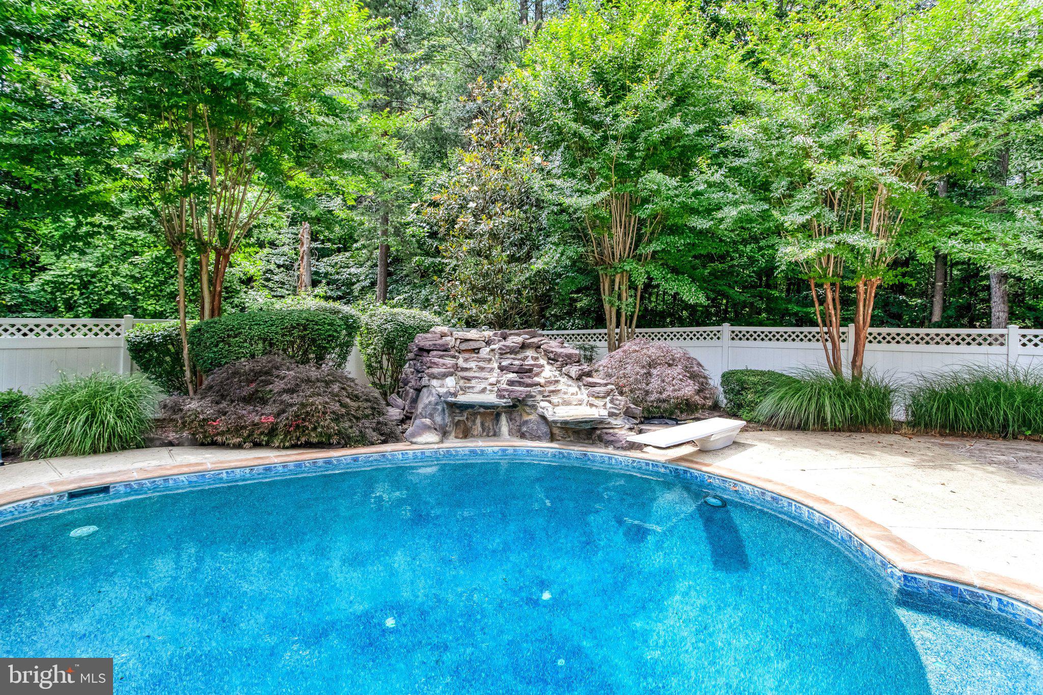 8261 ROSELAND DRIVE