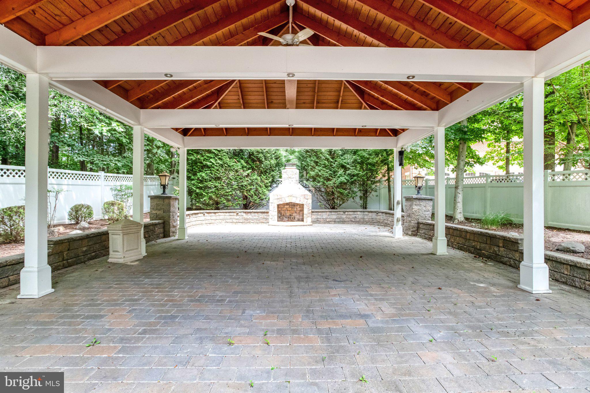 8261 ROSELAND DRIVE