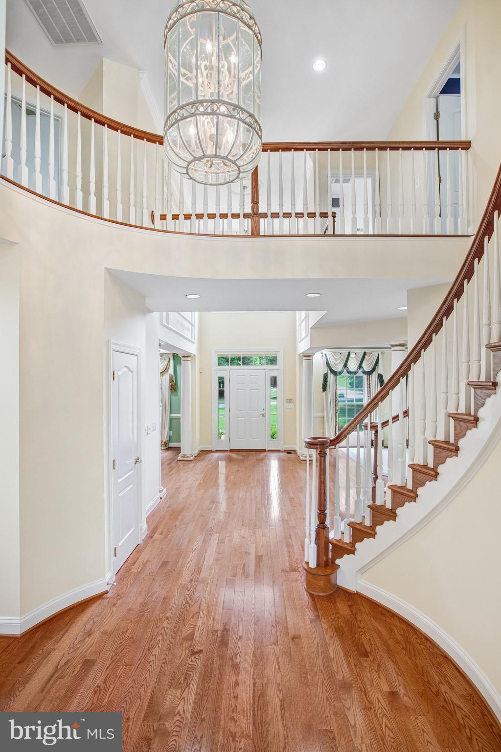 8261 ROSELAND DRIVE