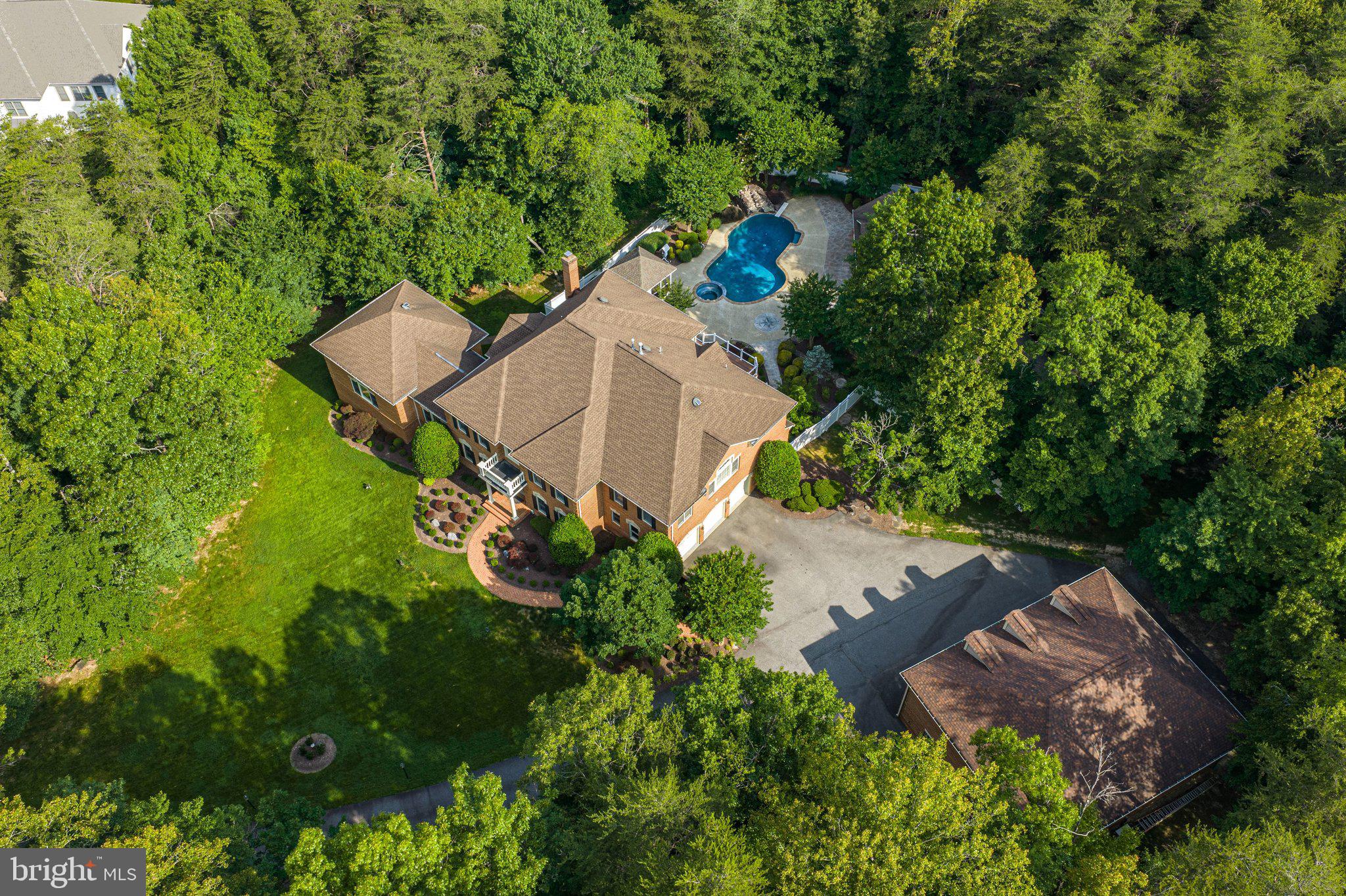 8261 ROSELAND DRIVE