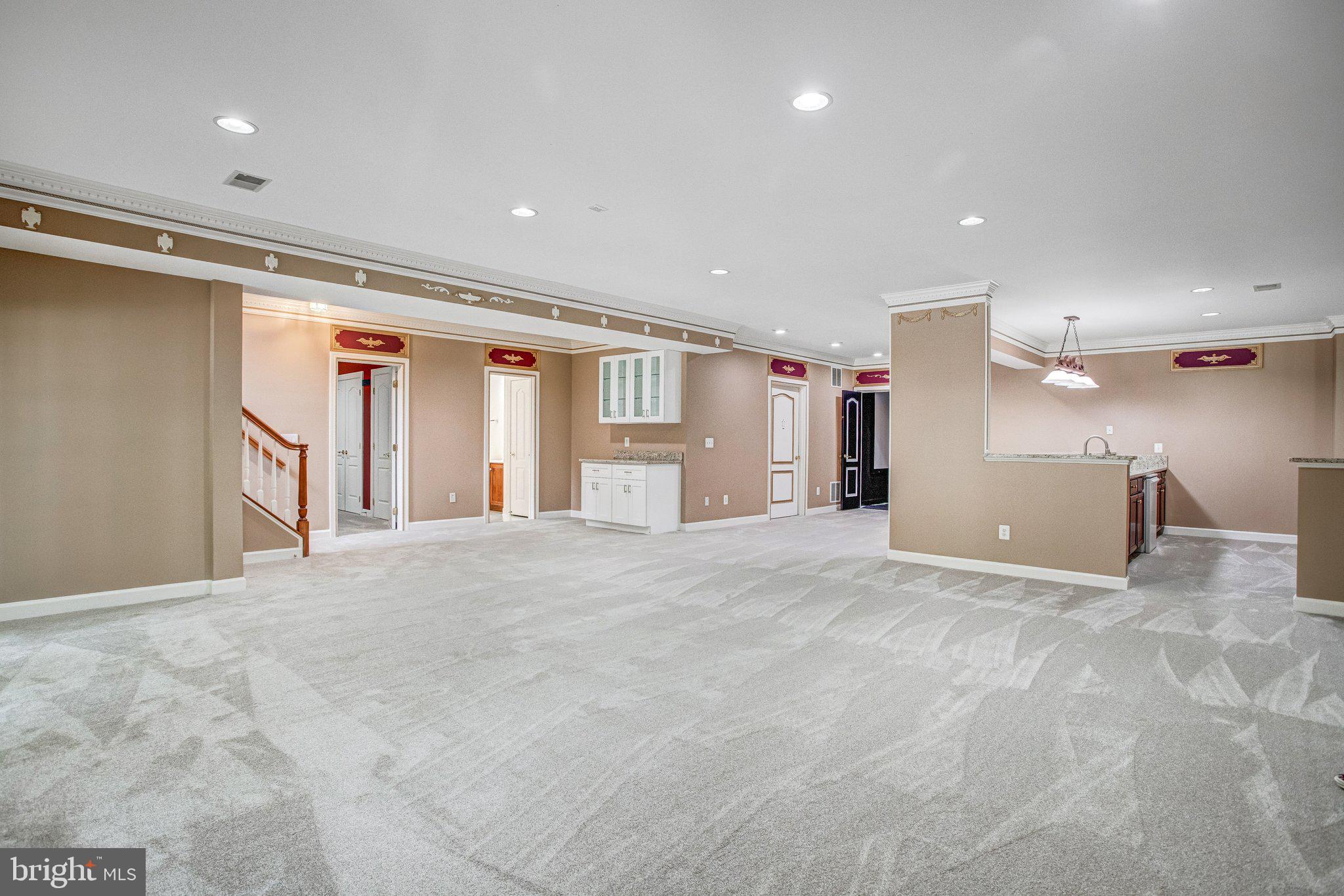 8261 ROSELAND DRIVE