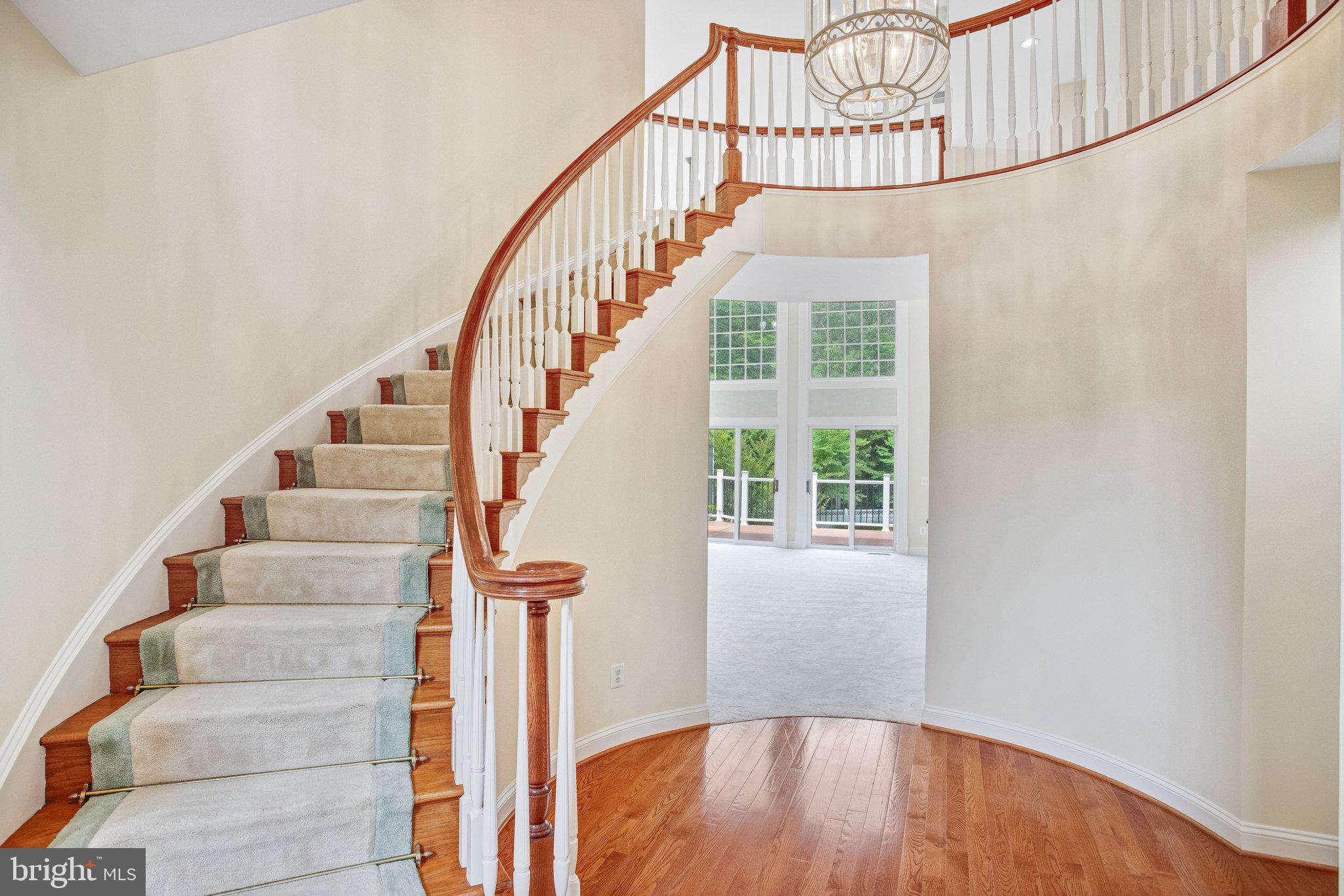 8261 ROSELAND DRIVE
