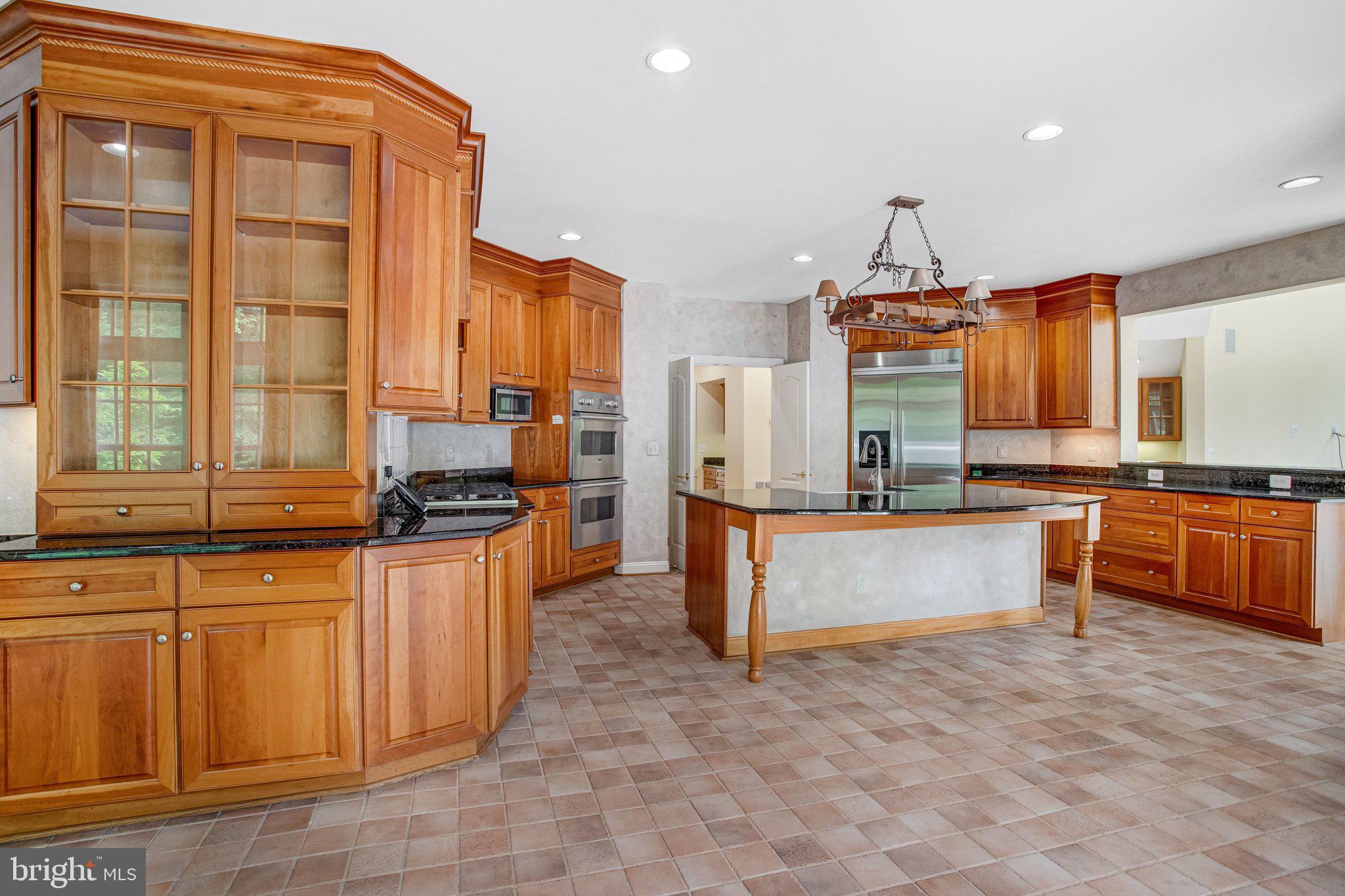 8261 ROSELAND DRIVE