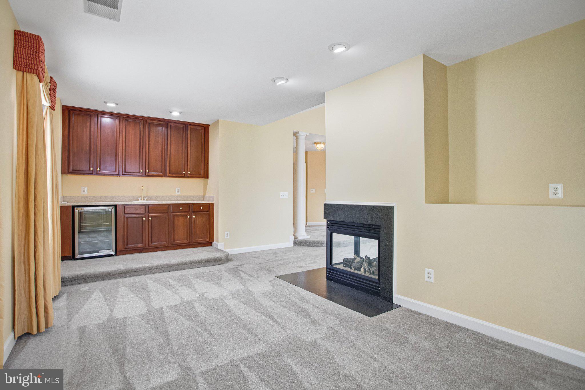8261 ROSELAND DRIVE