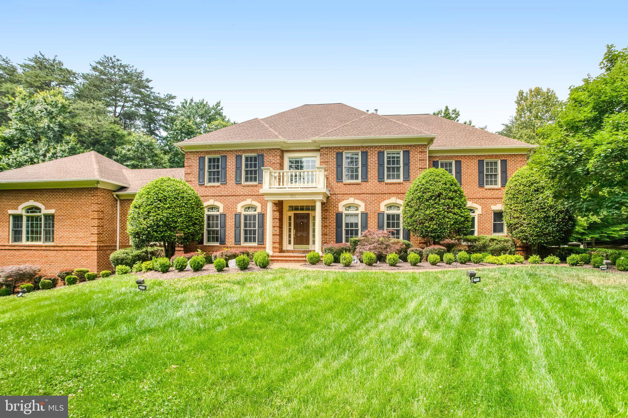 8261 ROSELAND DRIVE