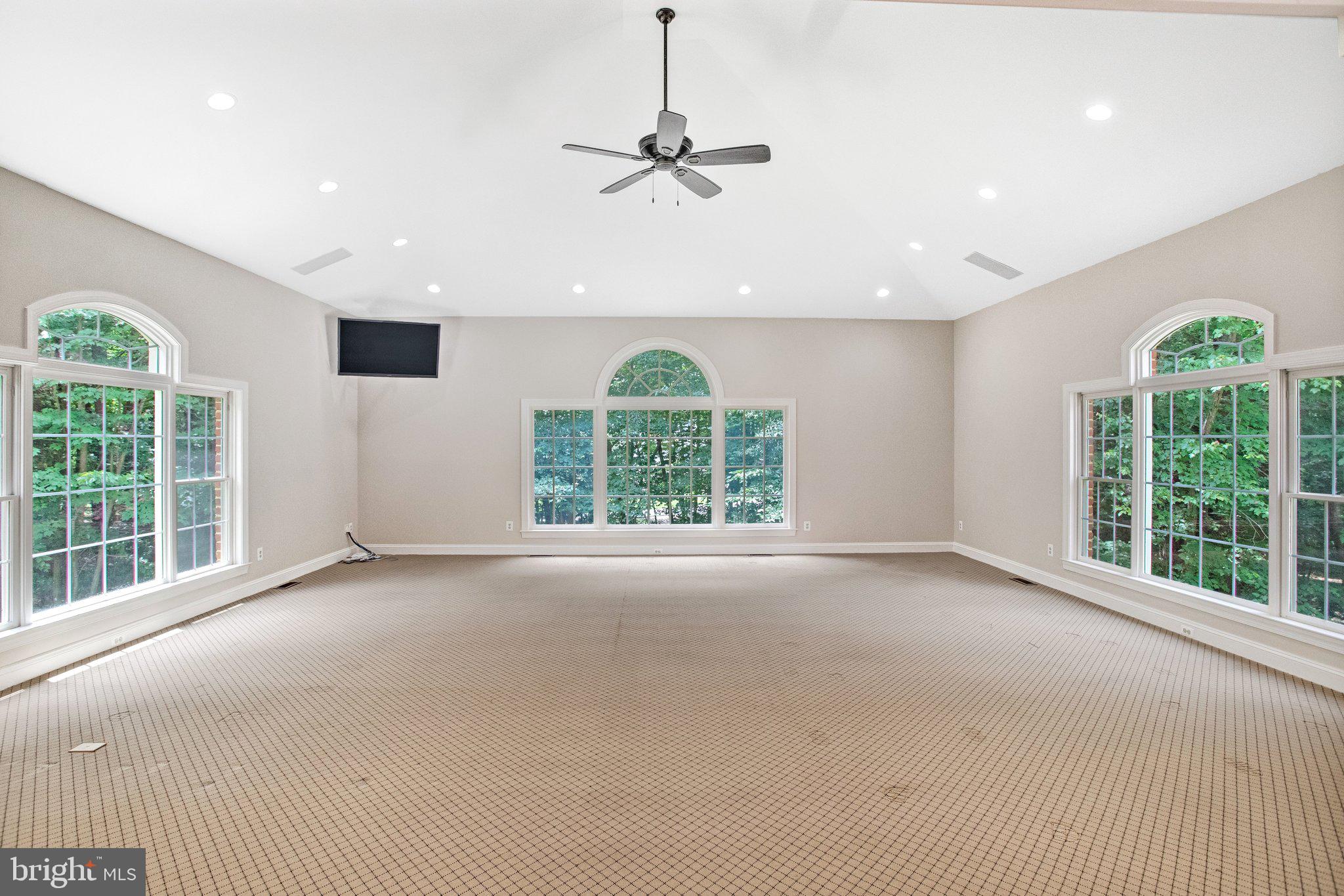 8261 ROSELAND DRIVE