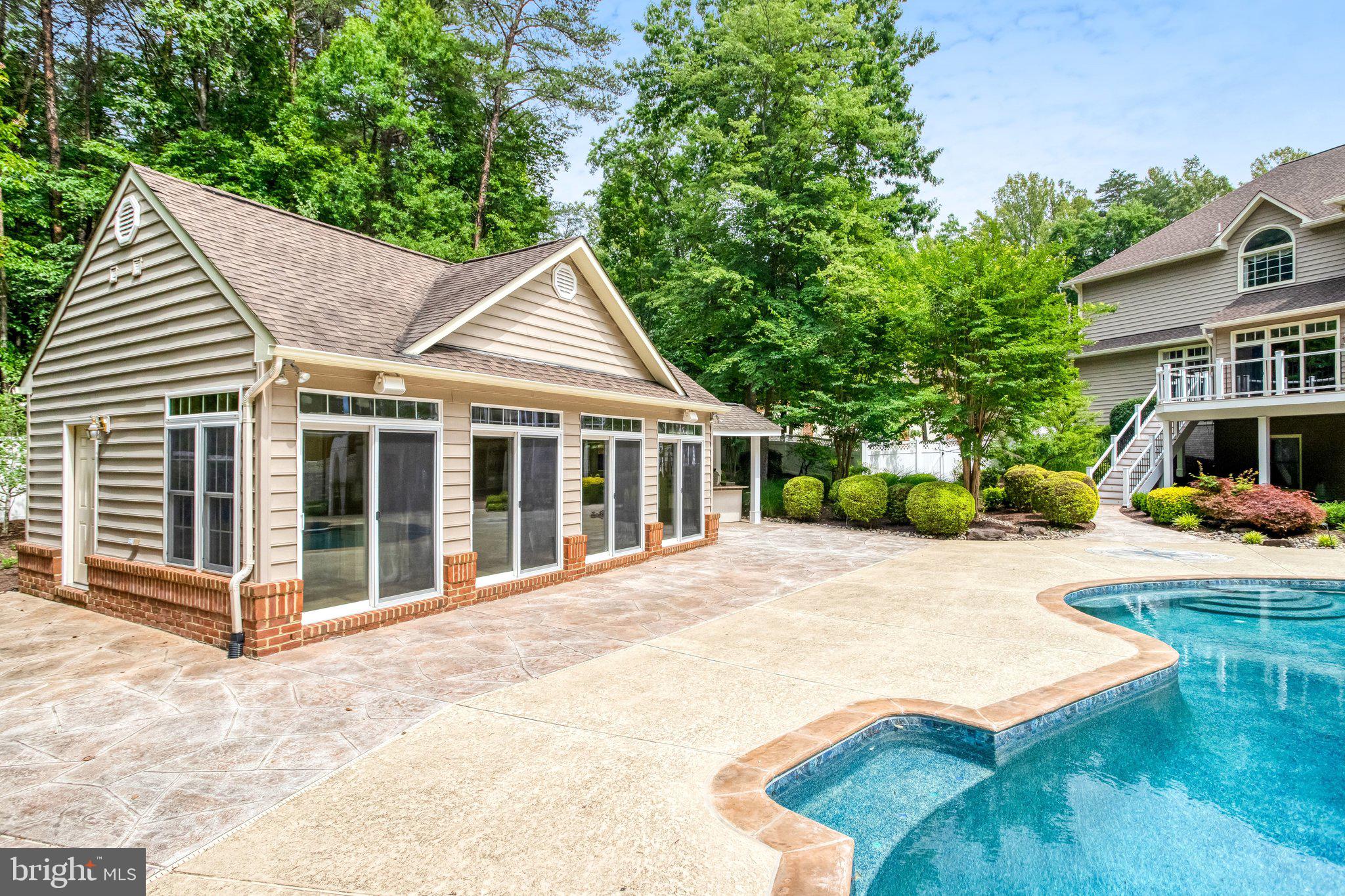 8261 ROSELAND DRIVE