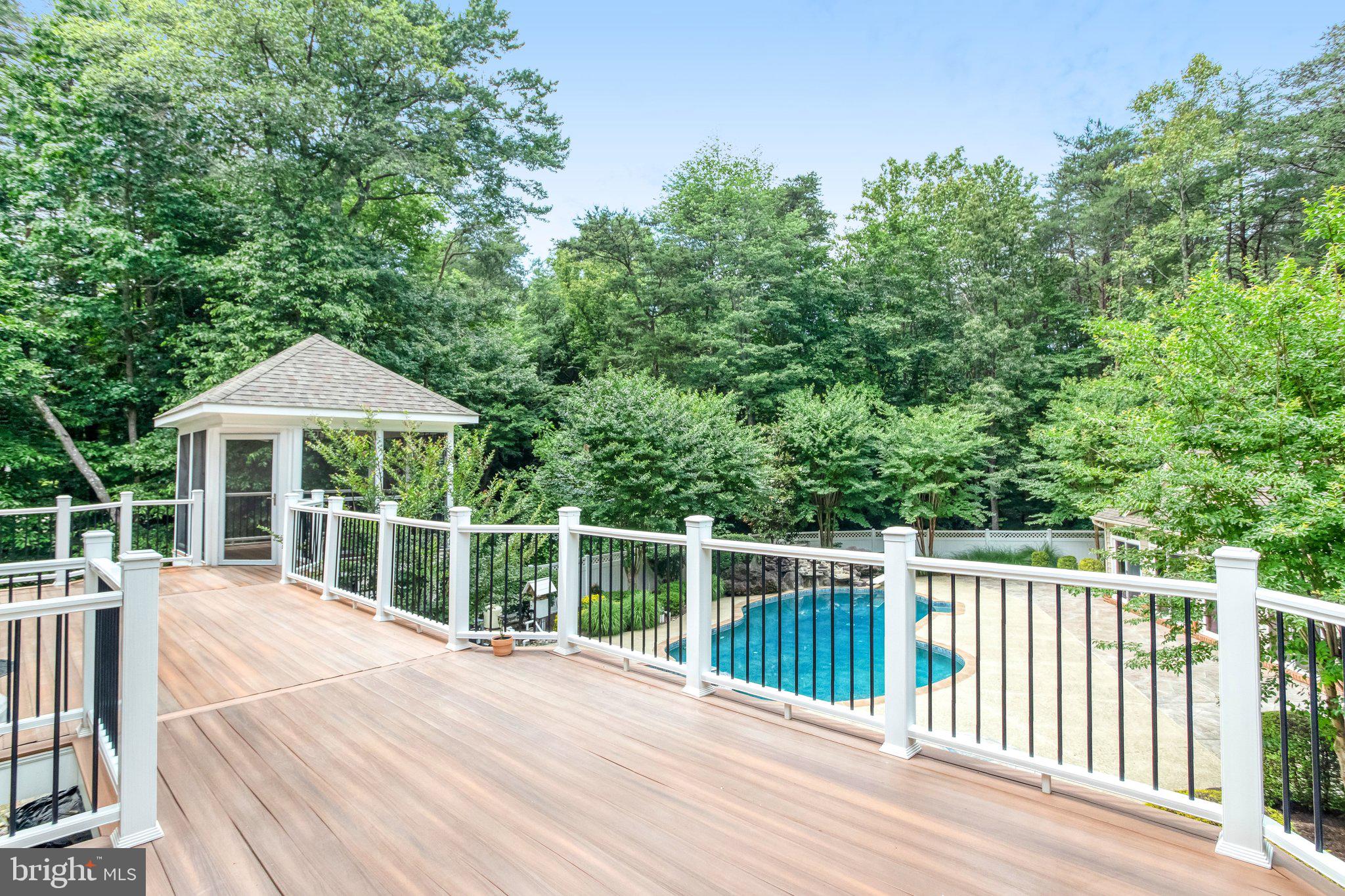 8261 ROSELAND DRIVE