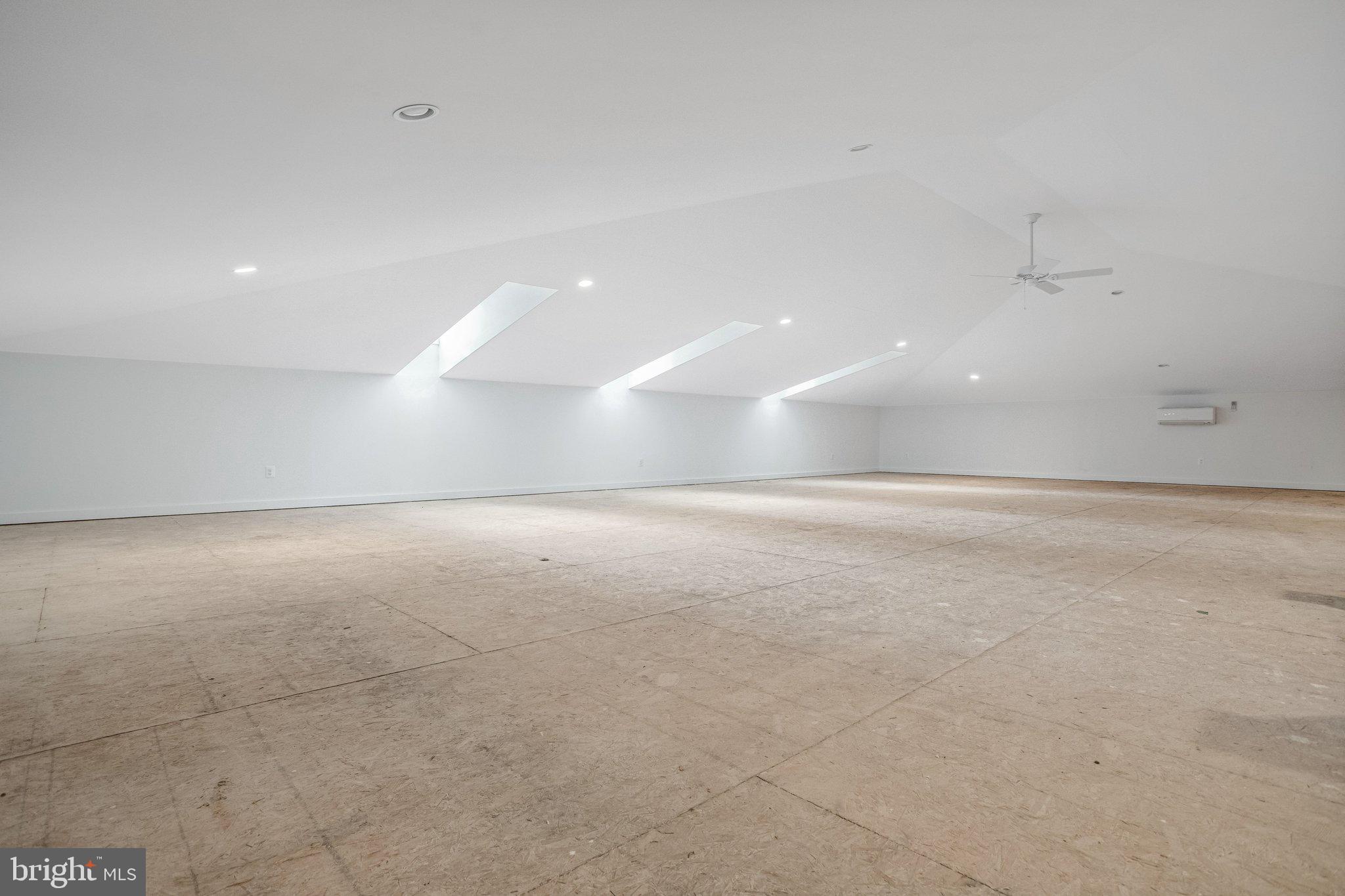 8261 ROSELAND DRIVE