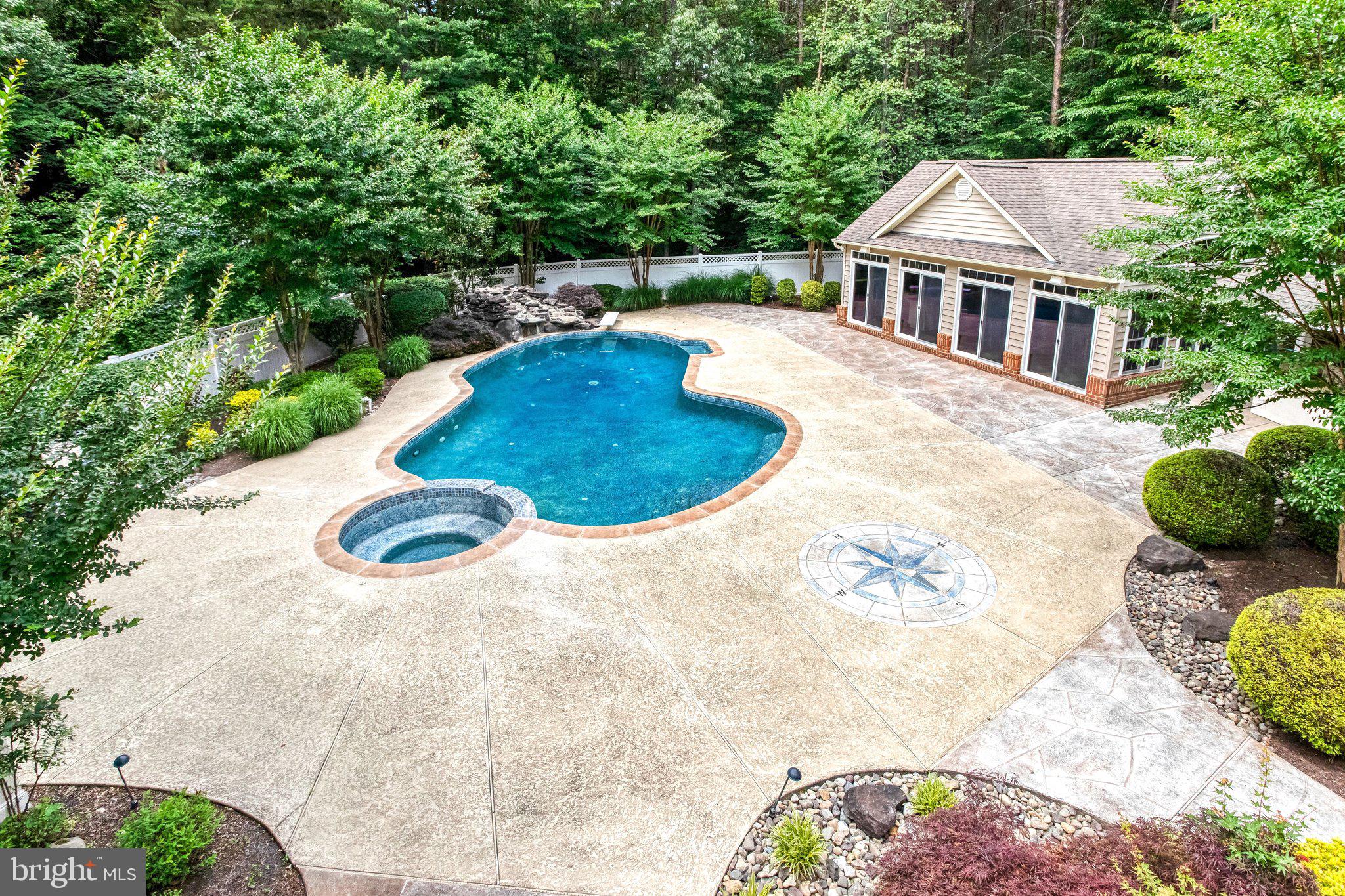 8261 ROSELAND DRIVE