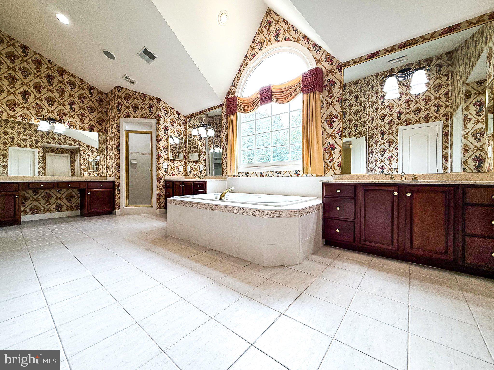 8261 ROSELAND DRIVE