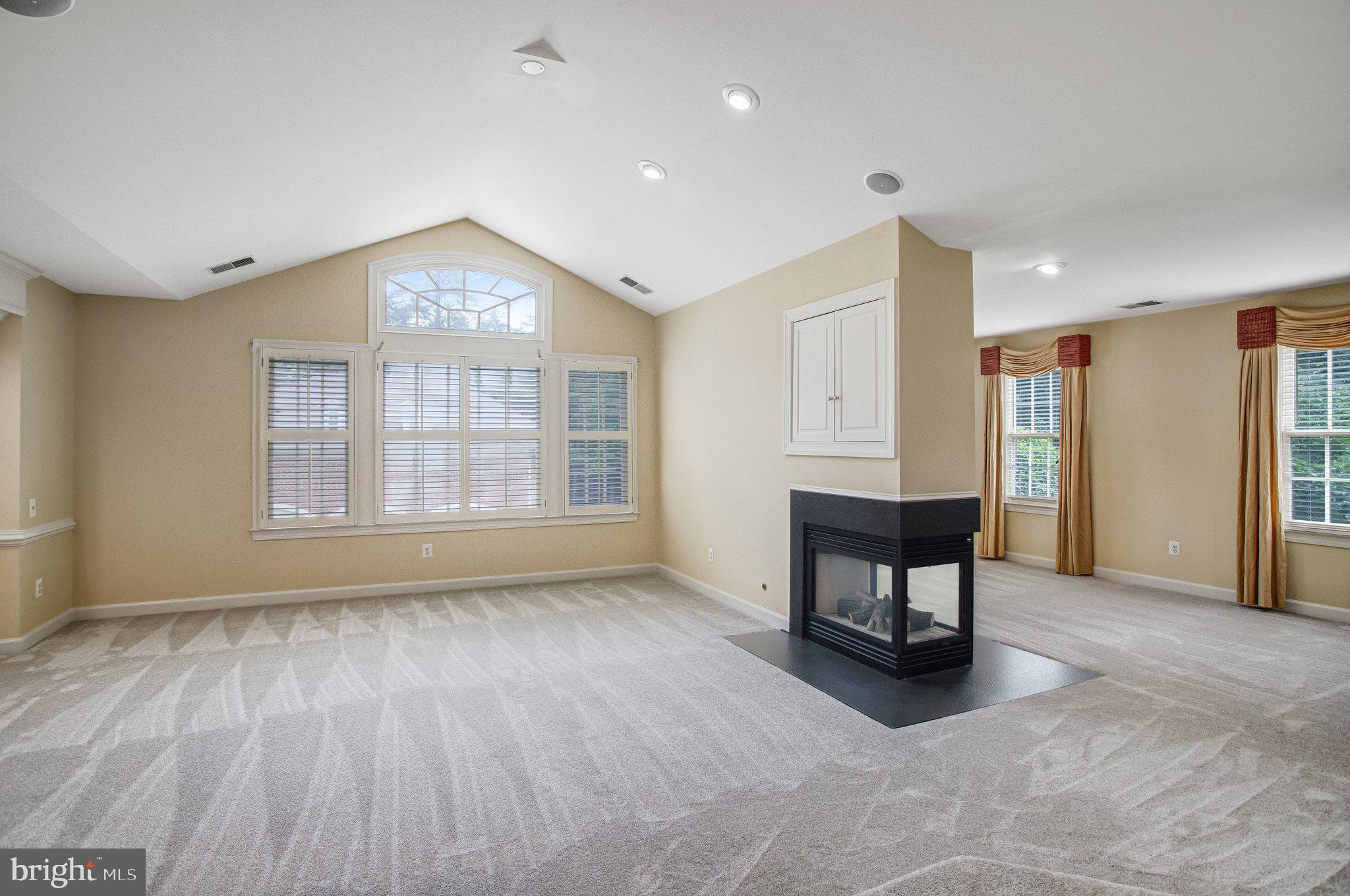 8261 ROSELAND DRIVE