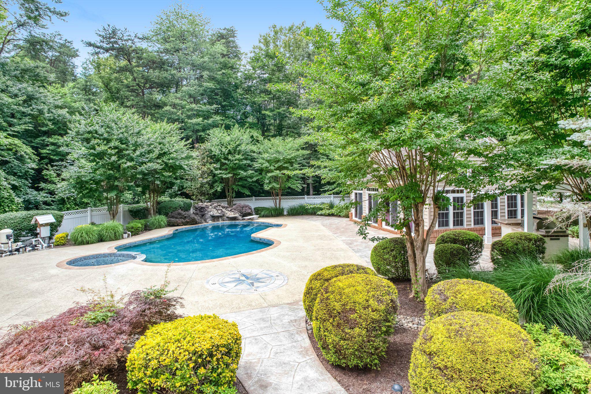 8261 ROSELAND DRIVE