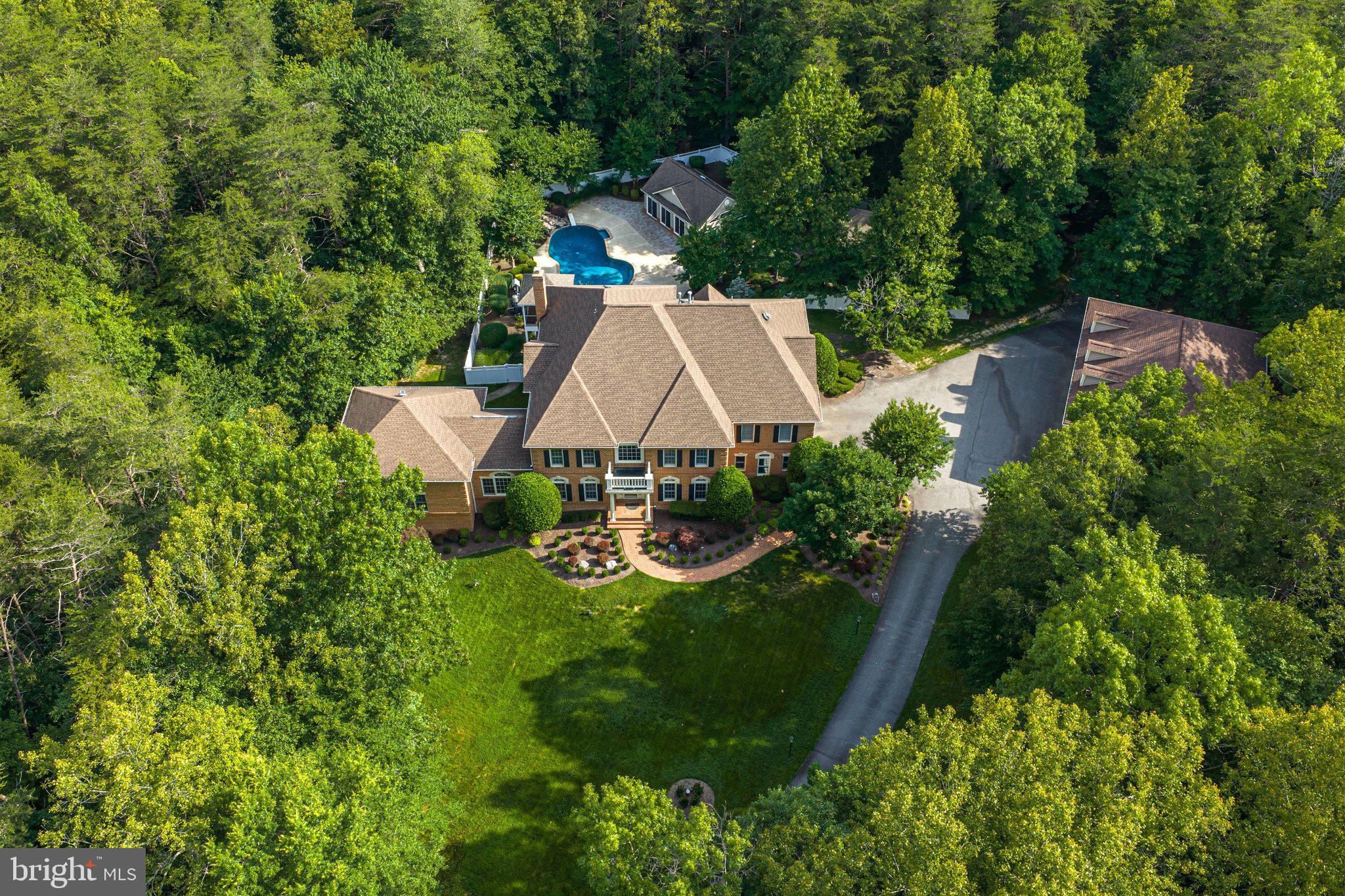 8261 ROSELAND DRIVE