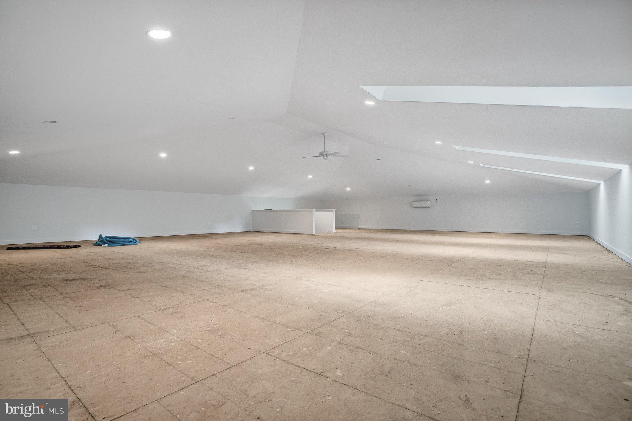 8261 ROSELAND DRIVE