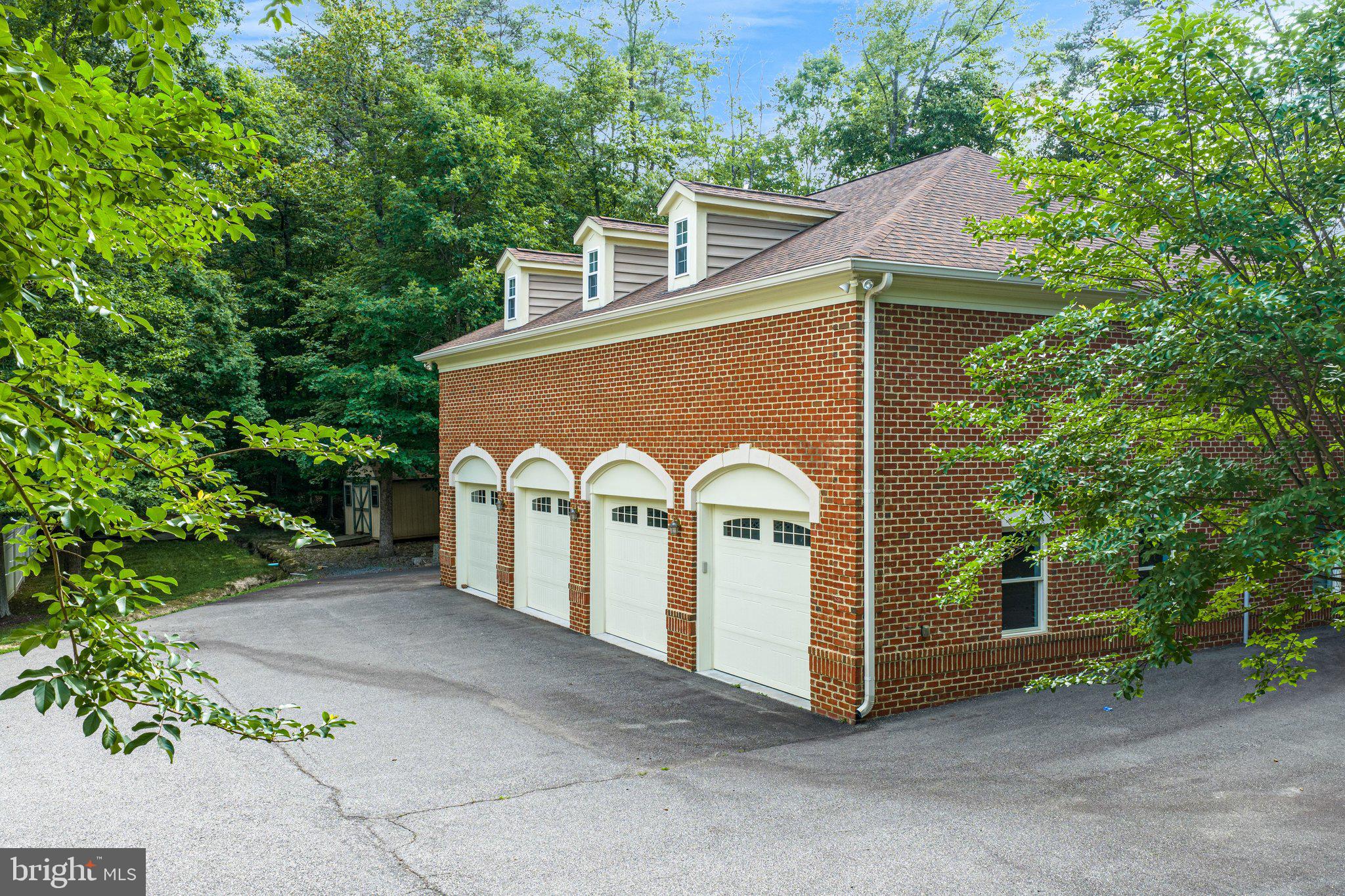 8261 ROSELAND DRIVE