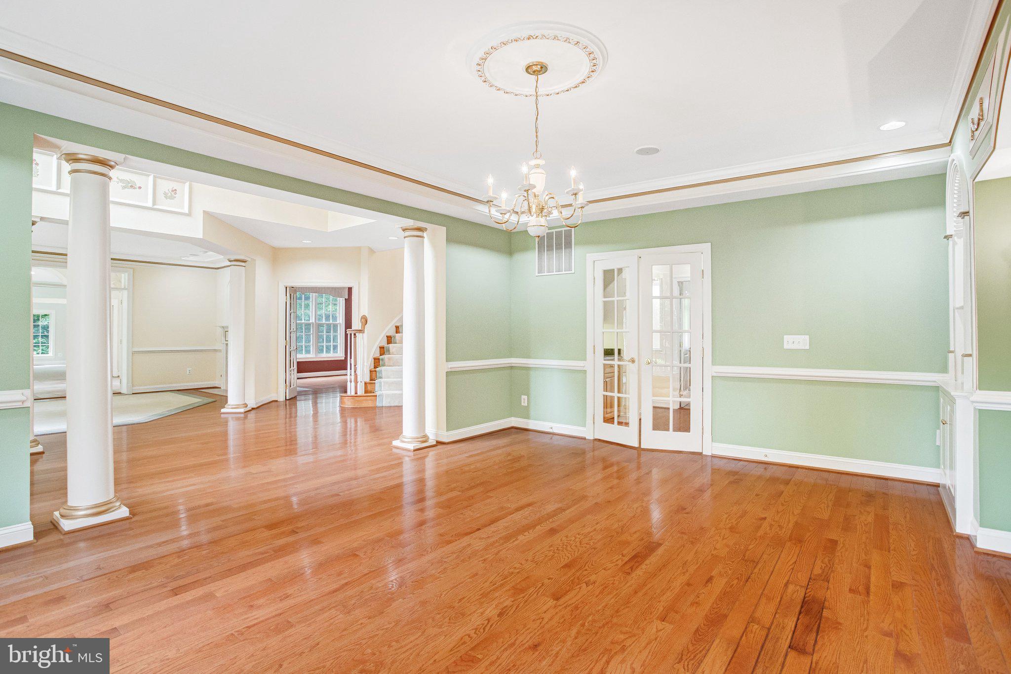 8261 ROSELAND DRIVE
